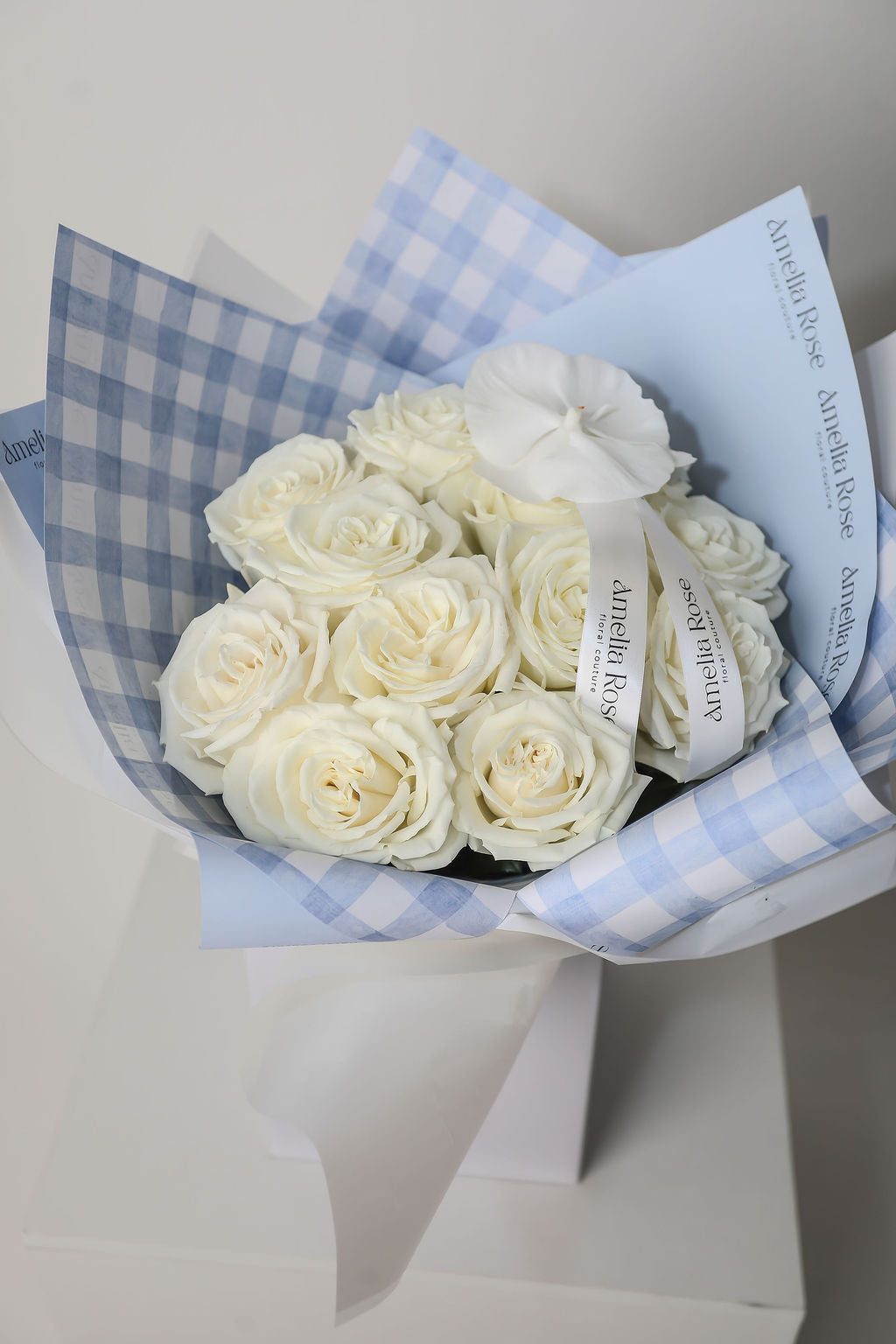 12 White Roses
