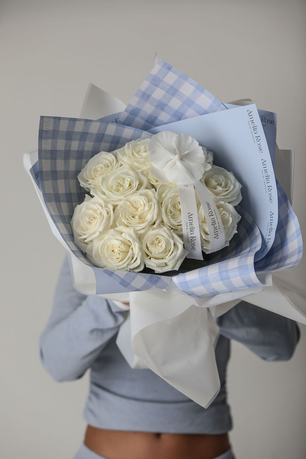 12 White Roses