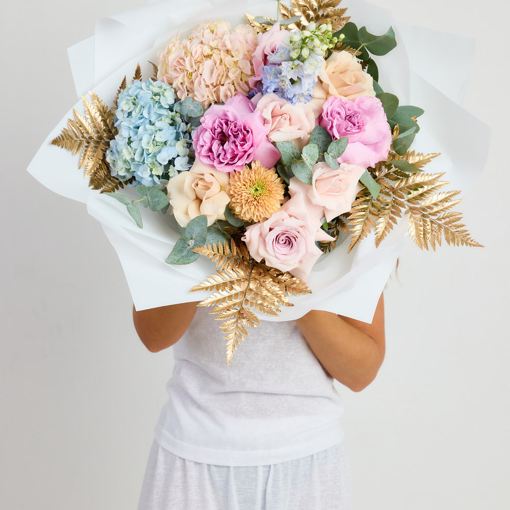 
                  
                    Pastel with gold
                  
                
