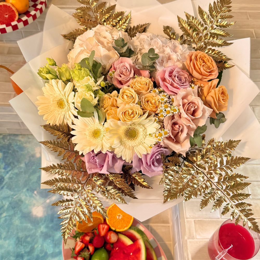 Daisy Daydream With Gold