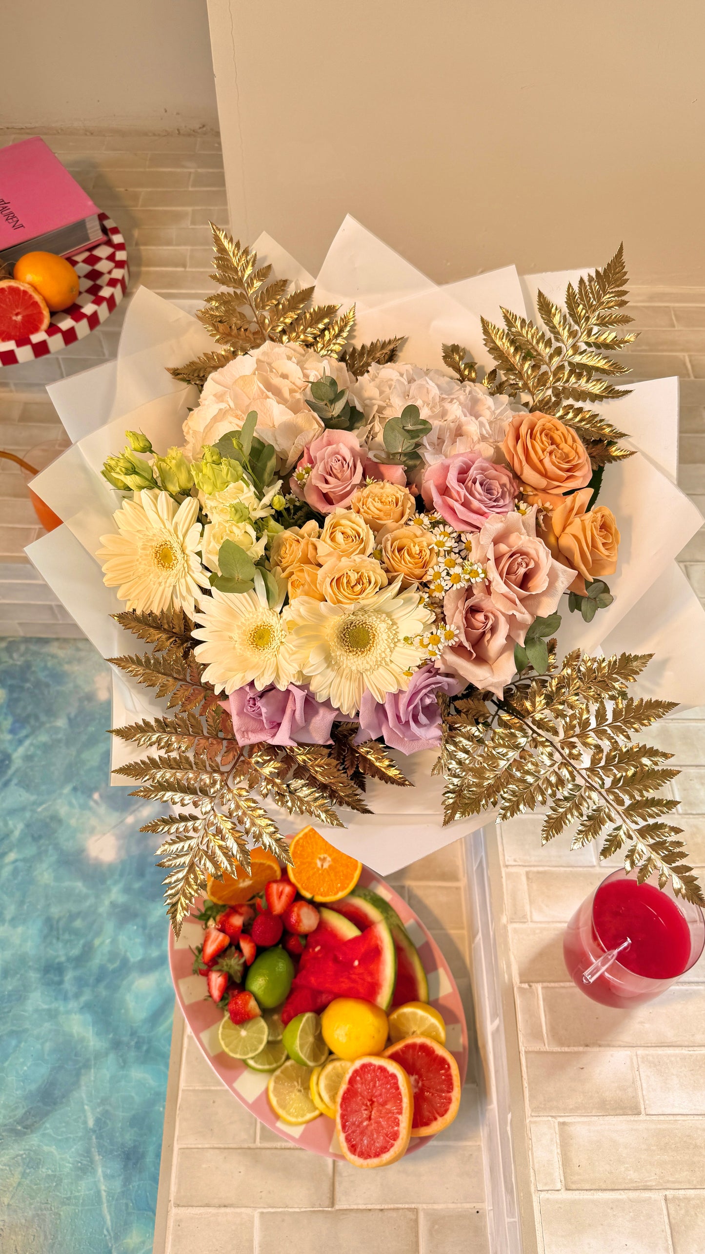 Daisy Daydream With Gold