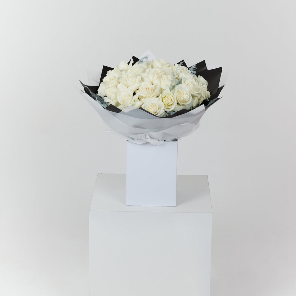 24 White Roses