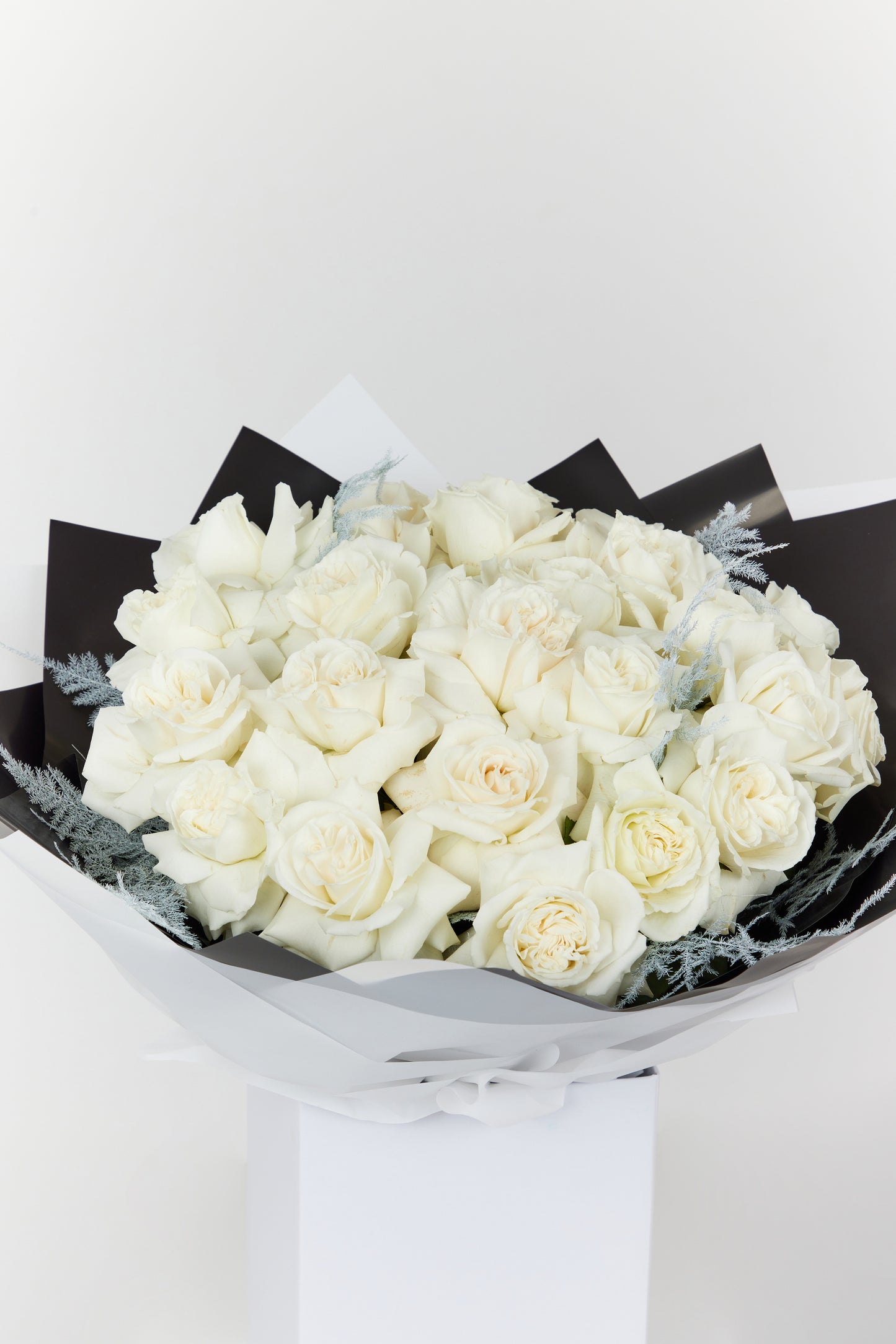 24 White Roses