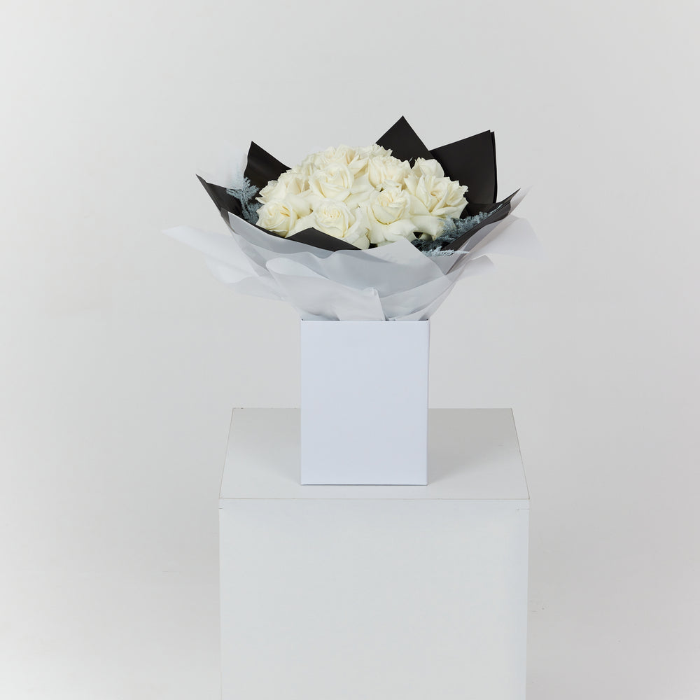 12 White Roses