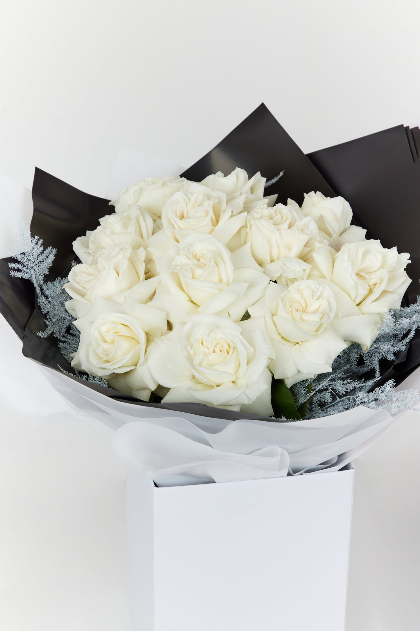 12 White Roses