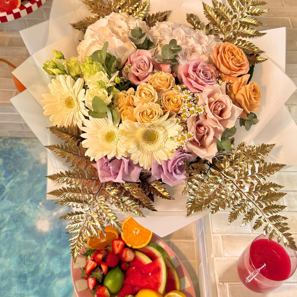 Daisy Daydream With Gold